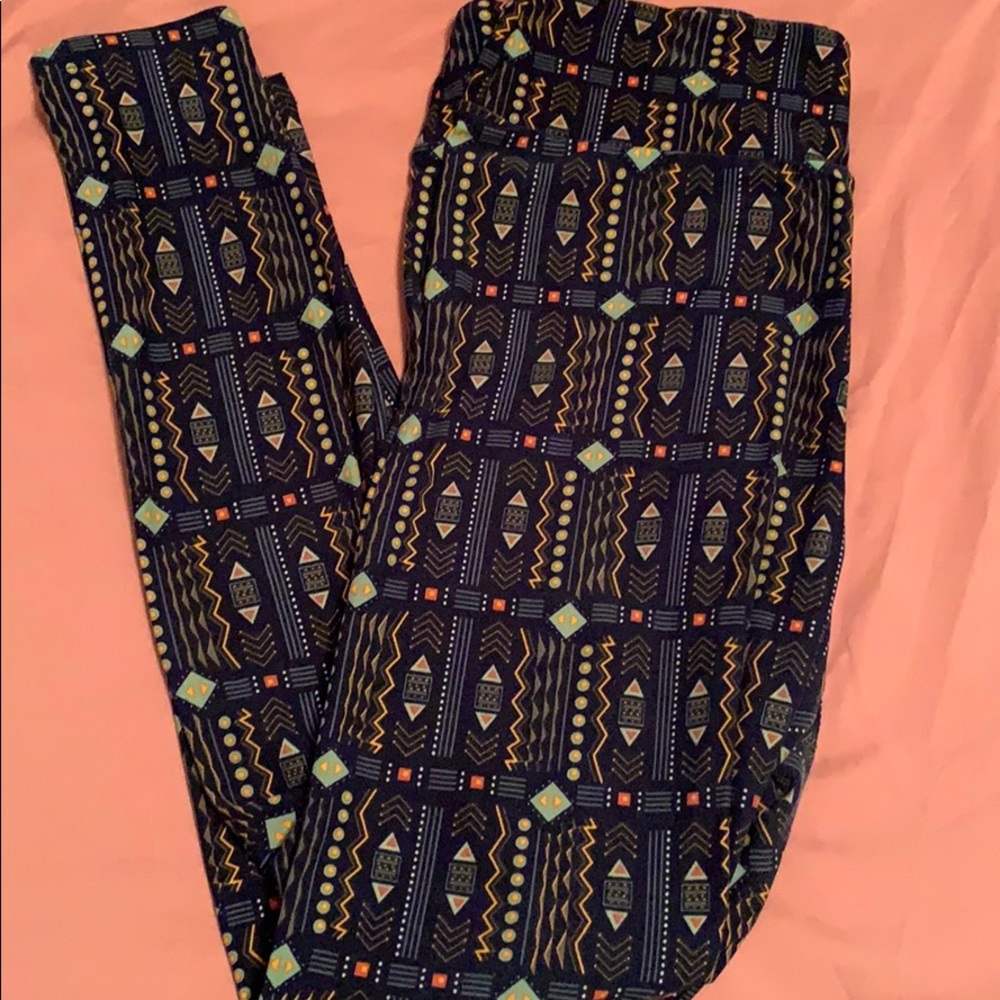 LulaRoe Tall & Curvy Leggings